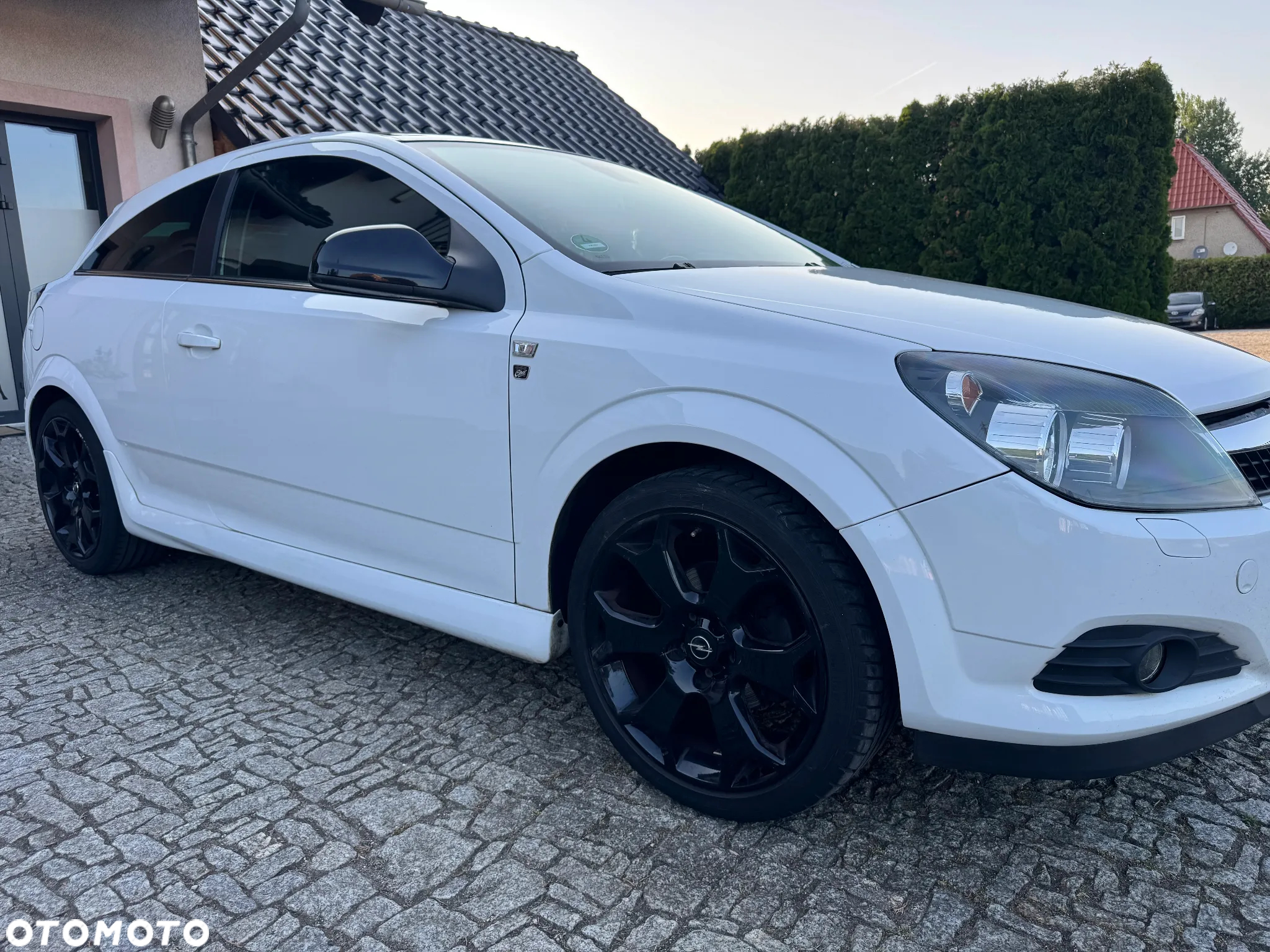 Opel Astra GTC 1.8 Edition 111 Jahre - 11