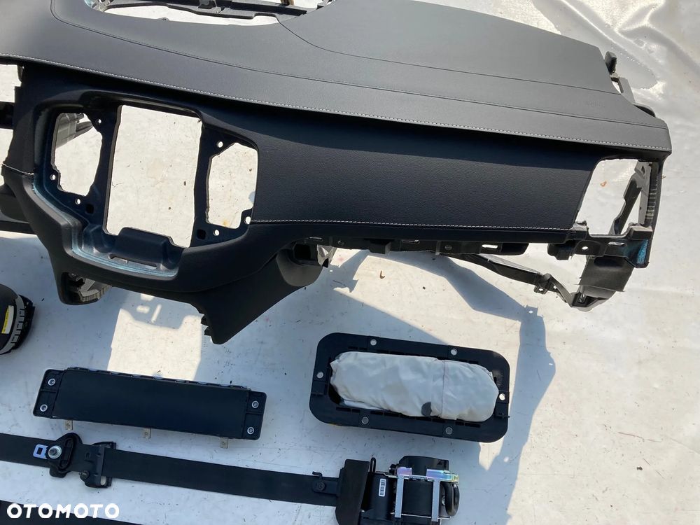 VOLVO XC90 II DESKA KONSOLA KOKPIT PULPIT PÓŁKA PARAPET PODUSZKI POWIETRZNE KIEROWCY PASAZERA KOLAN PODUSZKA POWIETRZNA KOLANOWA AIRBAG PASY PAS SKÓRA EU USA KANADA - 4