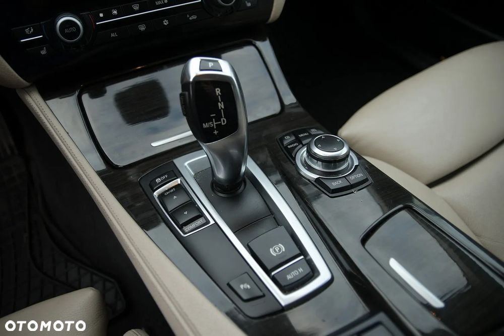 BMW Seria 5 525d - 29