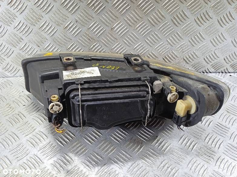 LAMPA PRAWA PRZEDNIA SEAT LEON - 2