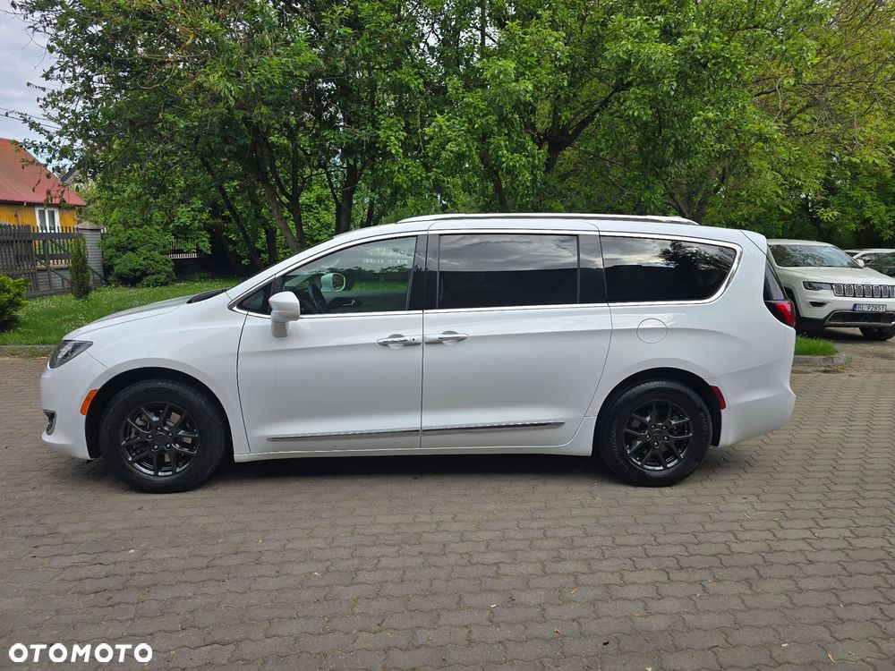 Chrysler Pacifica - 4