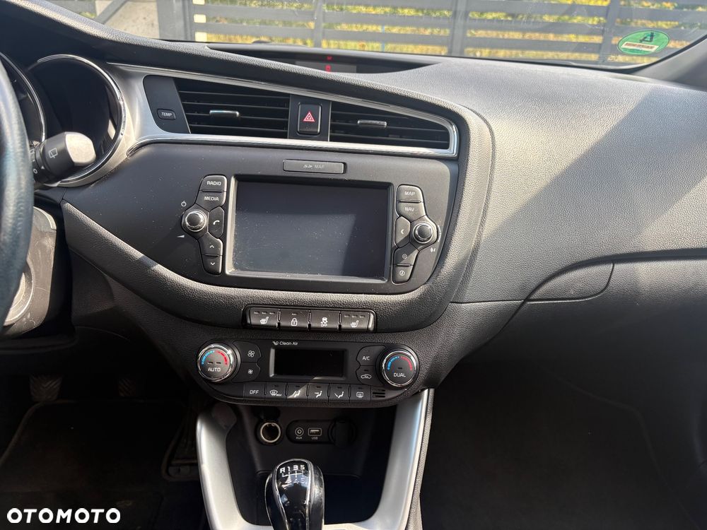 Kia Ceed 1.6 CRDi 136 ISG Dream Team Edition - 11