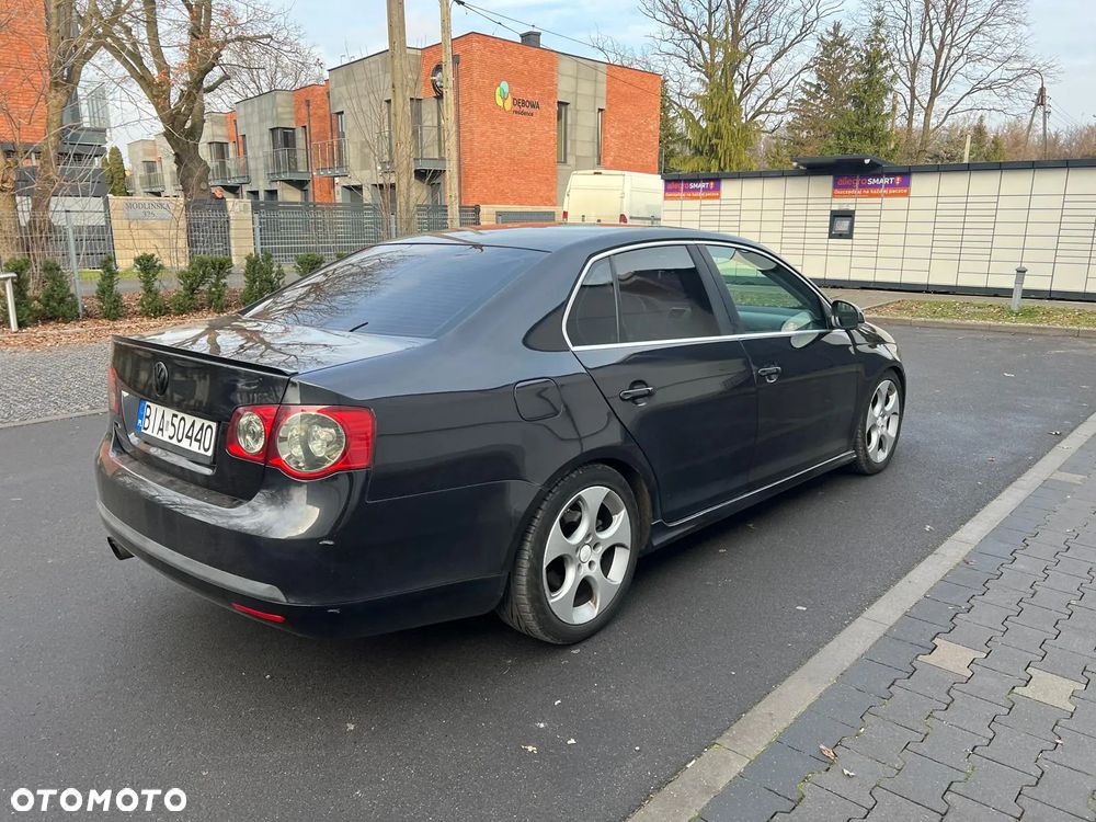 Volkswagen Jetta 2.0 Turbo FSI Sportline - 9