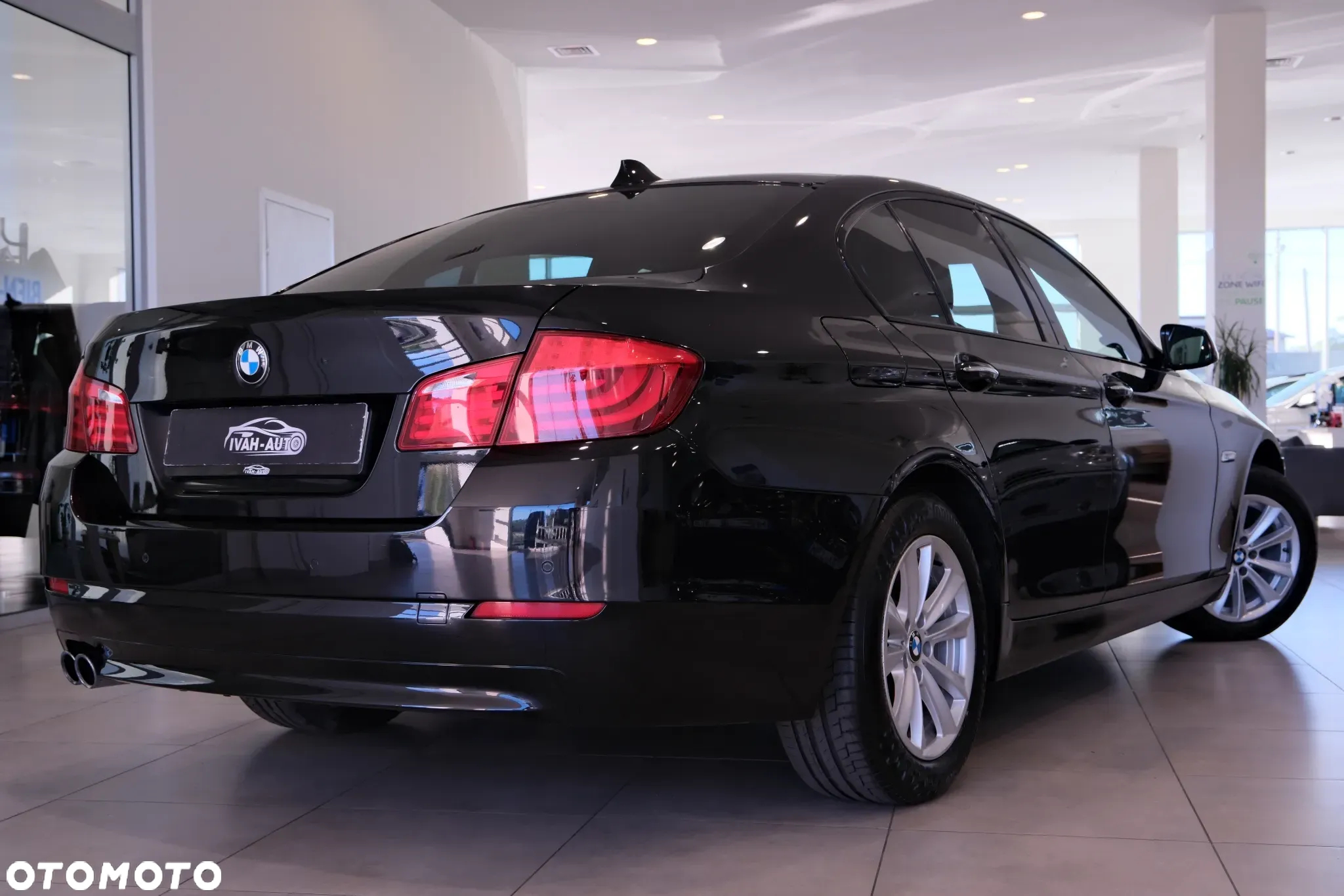 BMW Seria 5 523i - 7