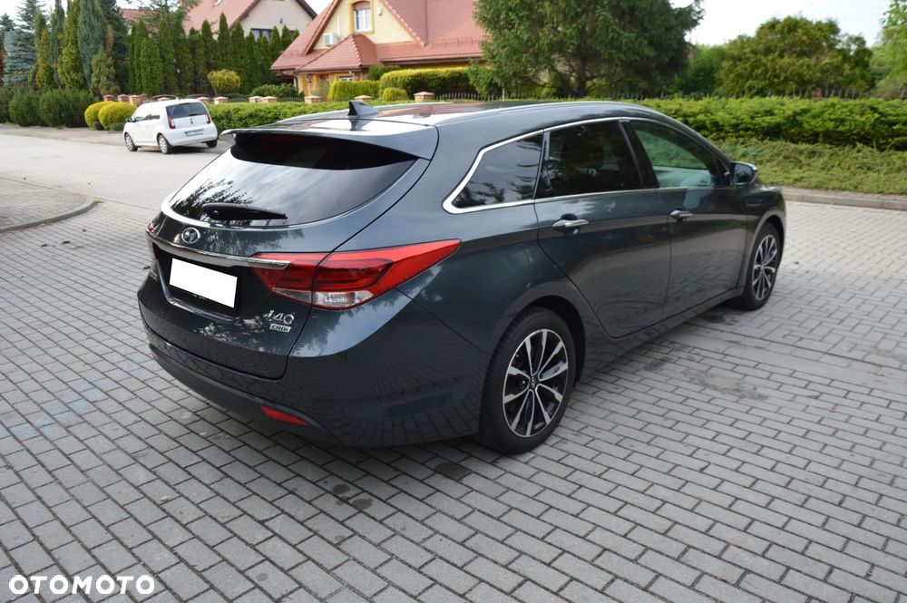 Hyundai i40 Kombi 1.7 CRDi DCT Premium - 10