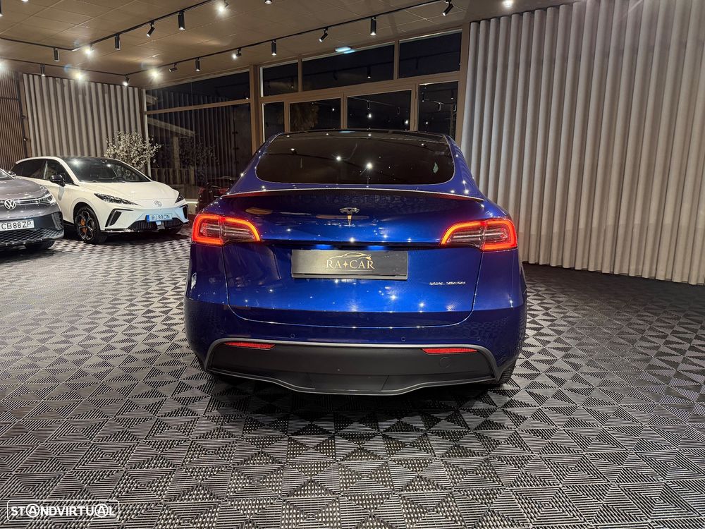 Tesla Model Y Long-Range RWD - 4