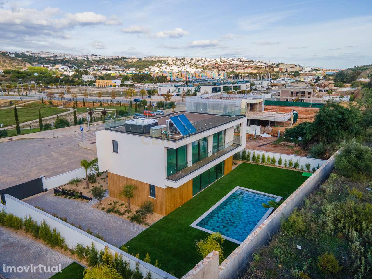 Moradia T4, com acabamentos premium, na Marina de Albufeira - Grande imagem: 2/45