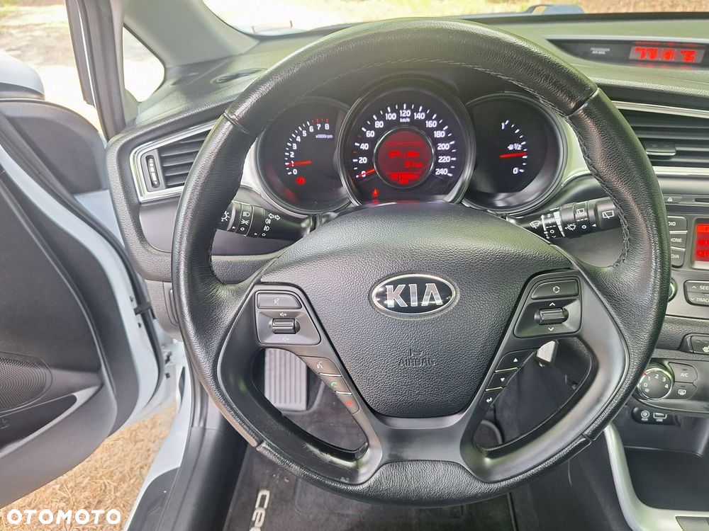 Kia Ceed - 11