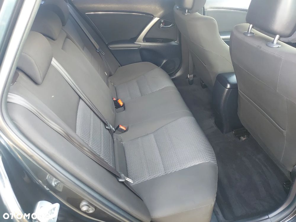 Toyota Avensis - 24