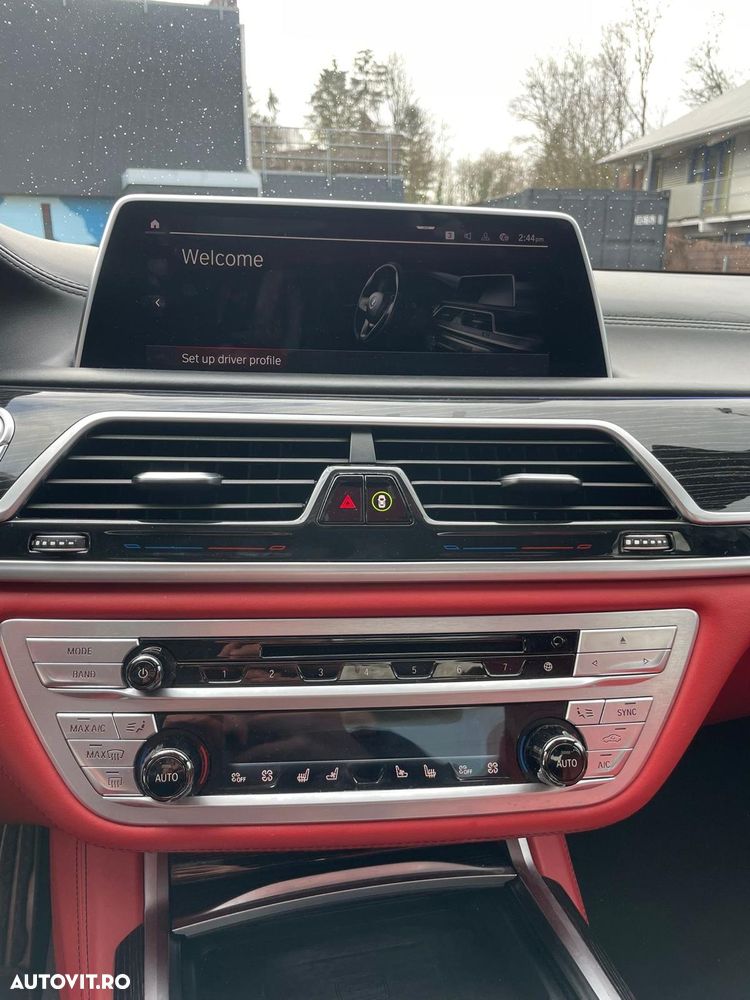 BMW Seria 7 750i xDrive - 30