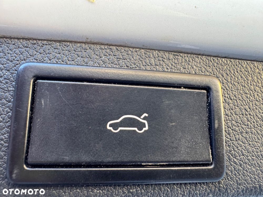 Skoda Octavia 2.0 TDI DSG RS - 32