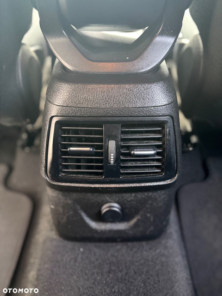 BMW Seria 2 218d - 21