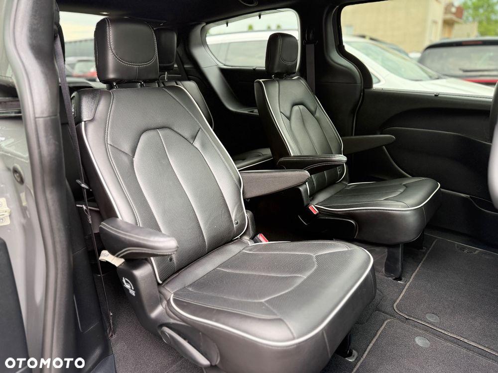 Chrysler Pacifica - 27