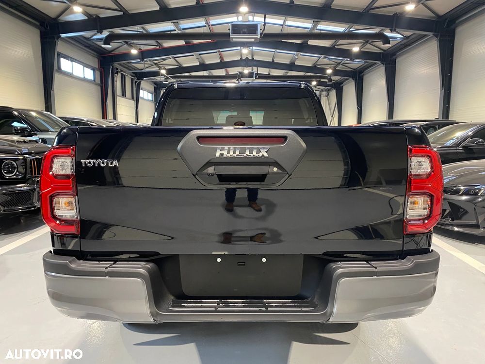 Toyota Hilux 2.8D 204CP 4x4 Double Cab AT MHEV Invincible - 4