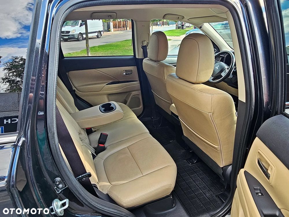Mitsubishi Outlander 2.0 4WD CVT Diamant+ - 19