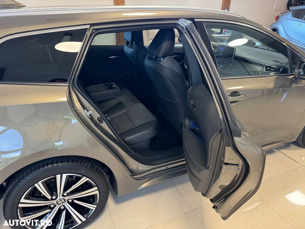 Toyota Corolla 1.8 Hybrid Team Deutschland - 10