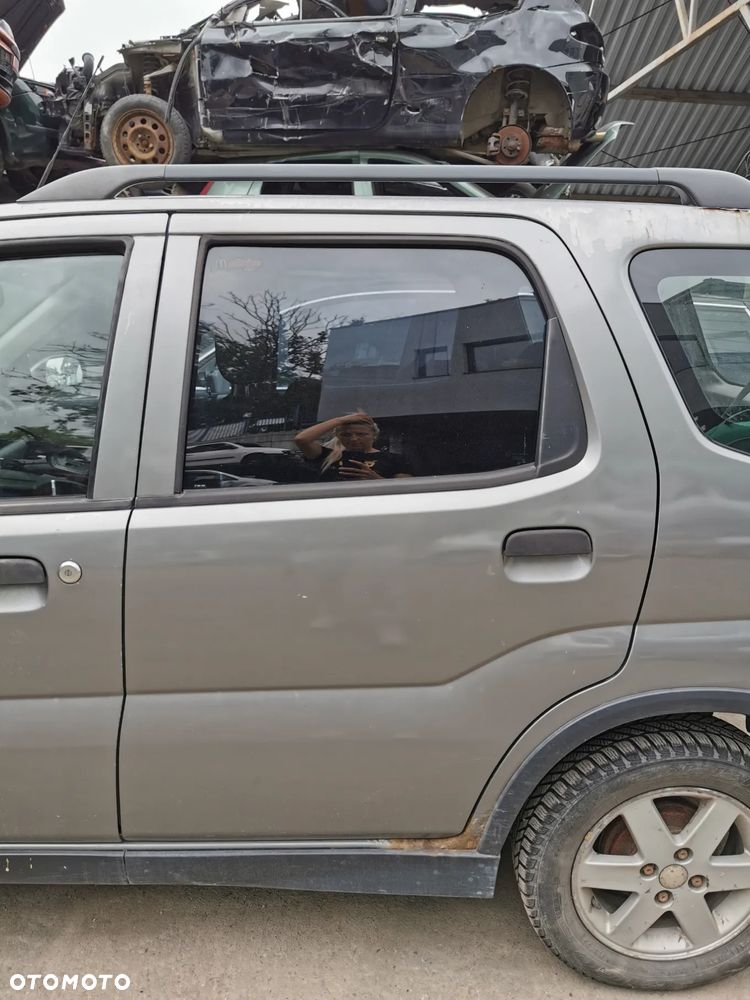 Drzwi przód, tył Suzuki 2005 Ignis 5D - 3
