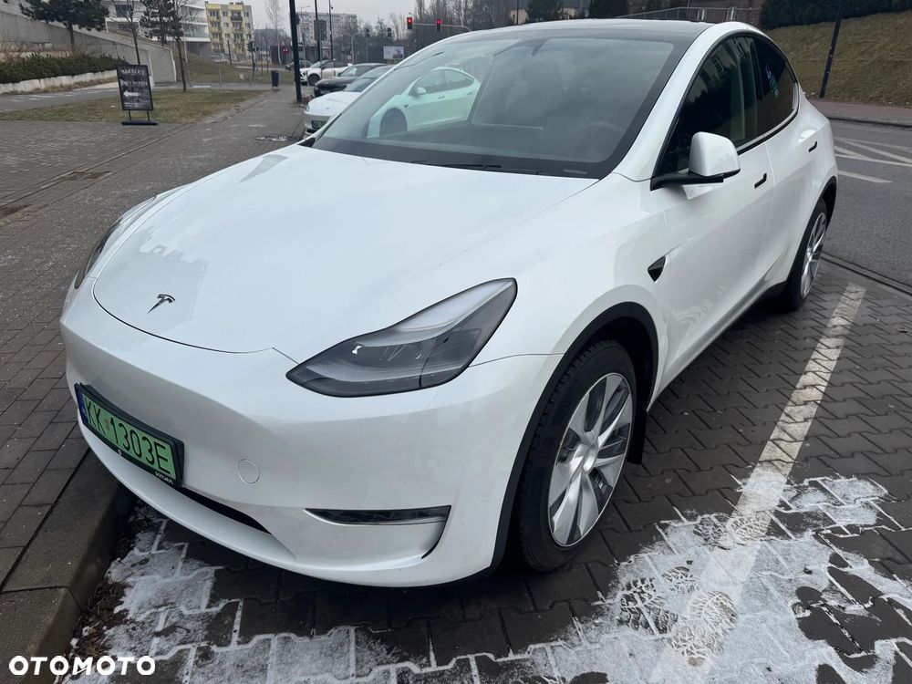 Tesla Model Y - 1