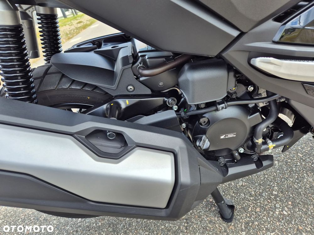 Honda ADV350 - 8
