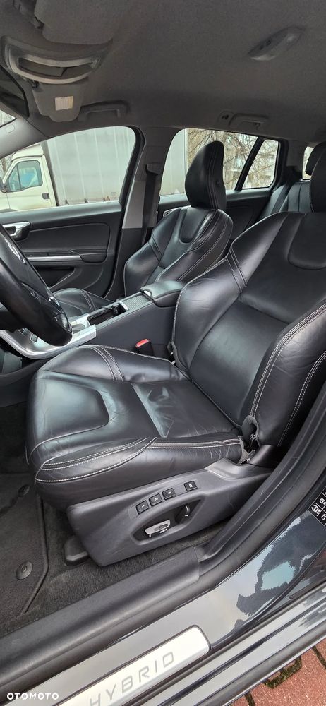 Volvo V60 D6 AWD Plug-in Hybrid Summum - 19