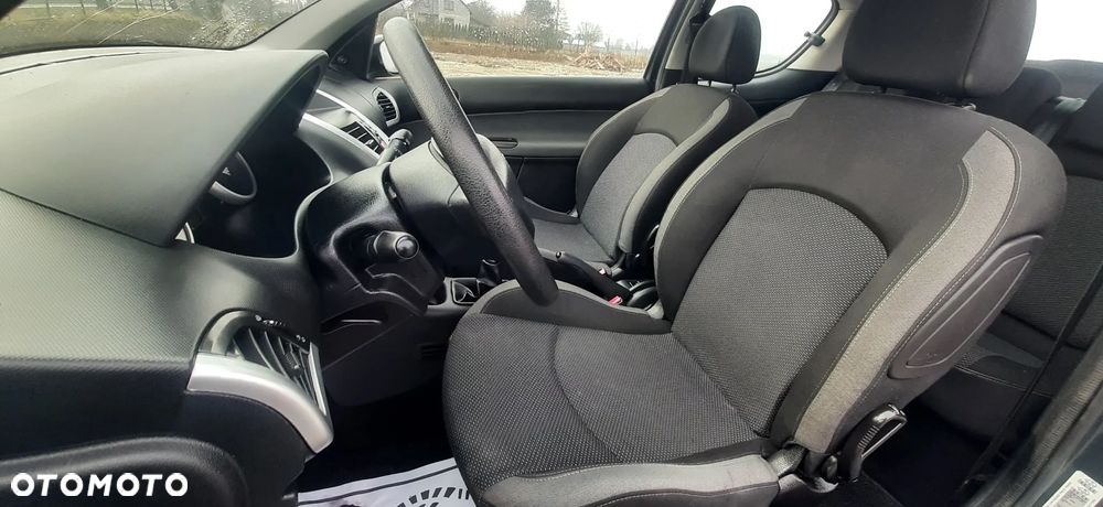 Peugeot 206 plus - 25