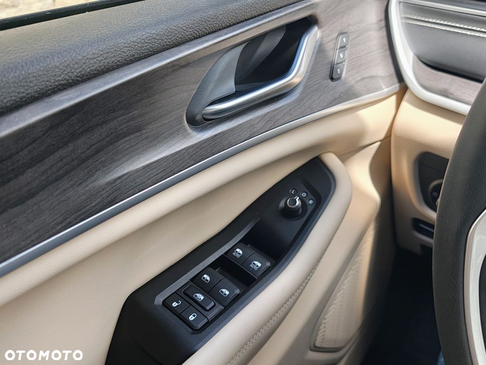 Jeep Grand Cherokee - 25