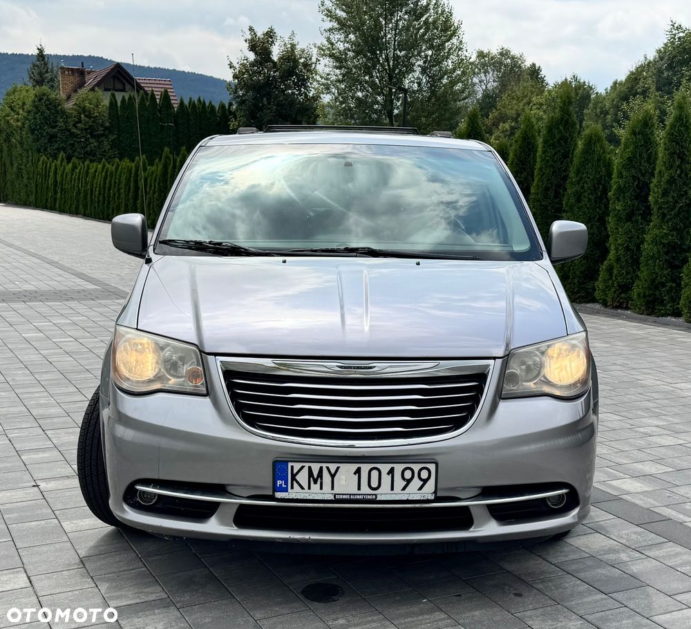 Chrysler Town & Country - 5