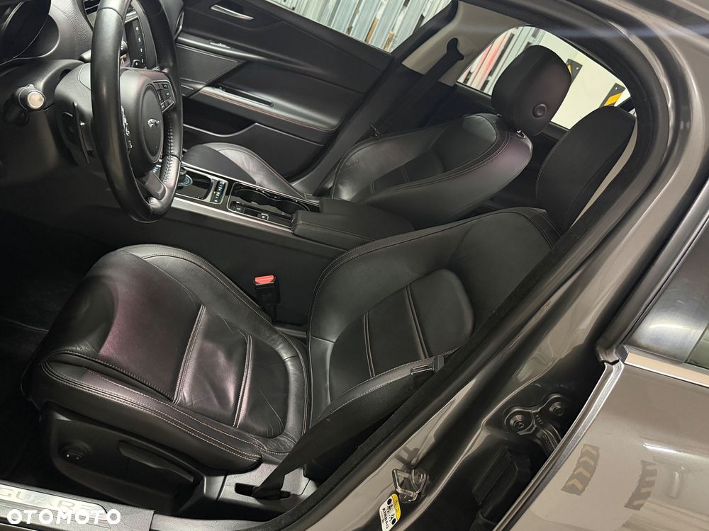 Jaguar XE 20d AWD Pure - 7