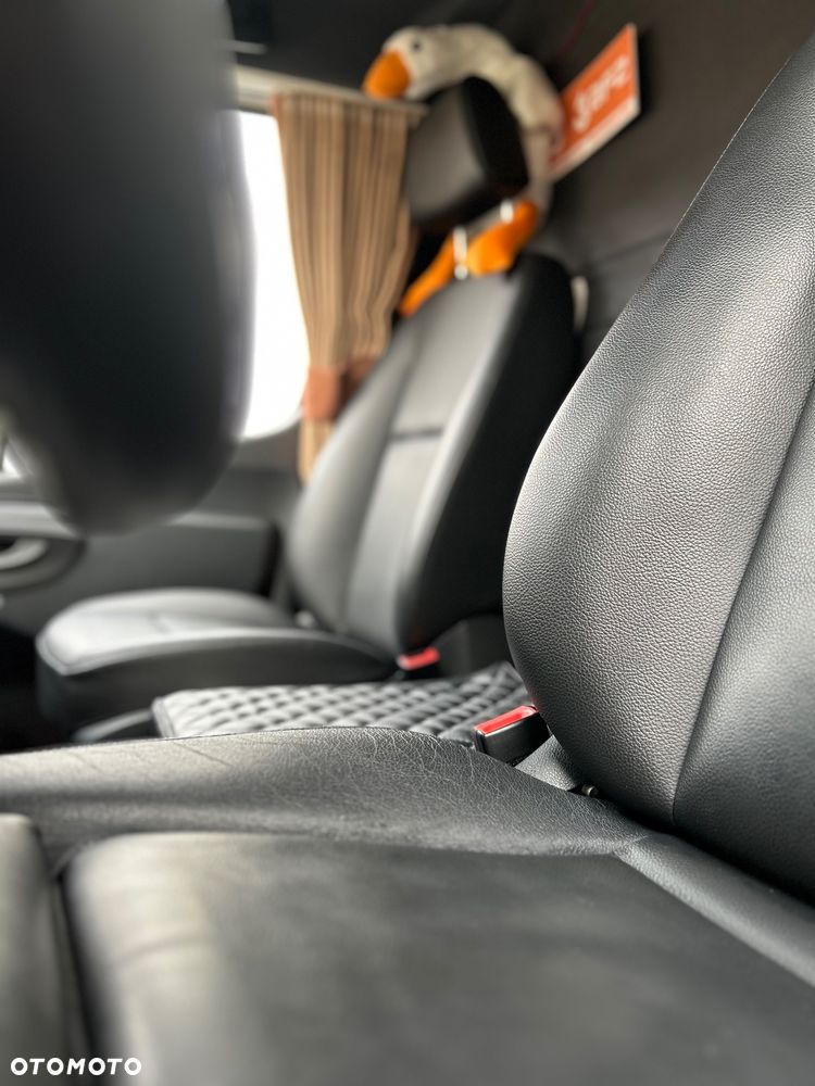 Mercedes-Benz Sprinter 319 - 8