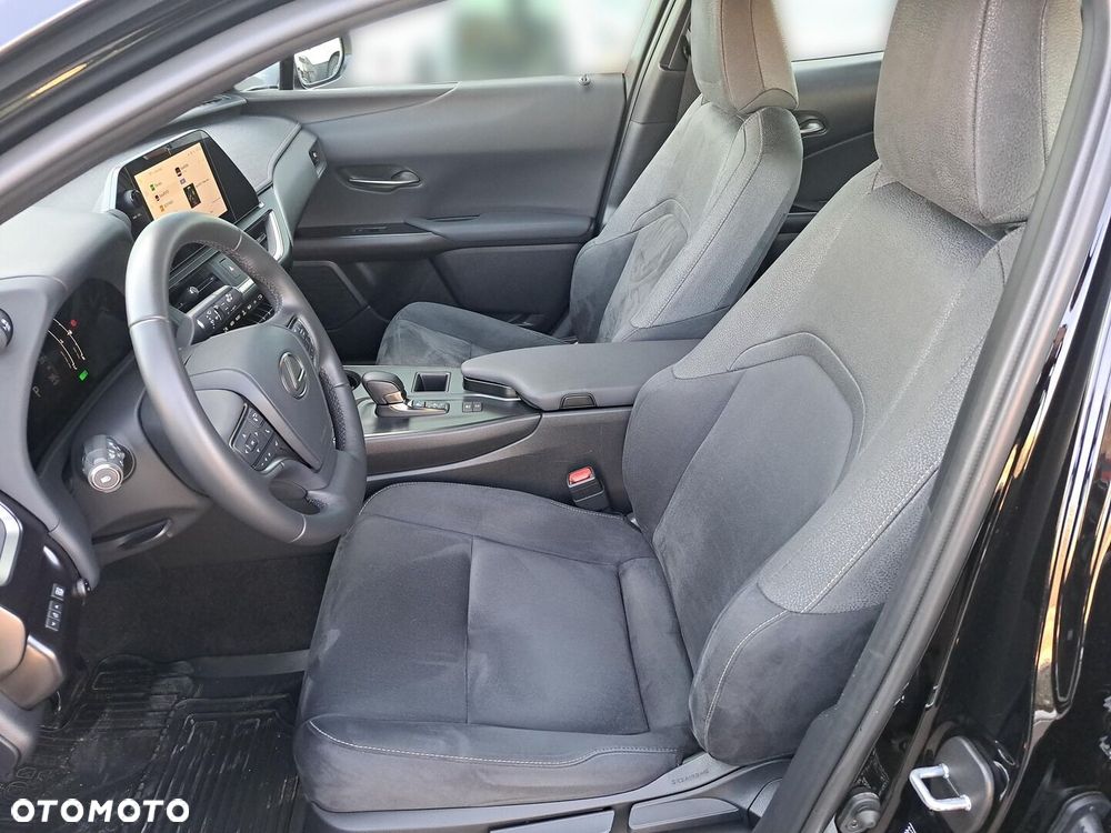 Lexus UX - 10
