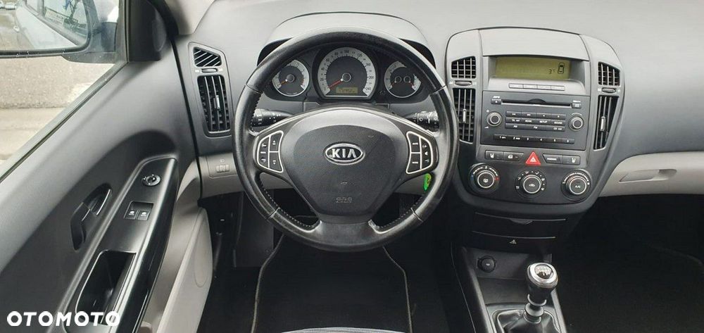 Kia Ceed - 9