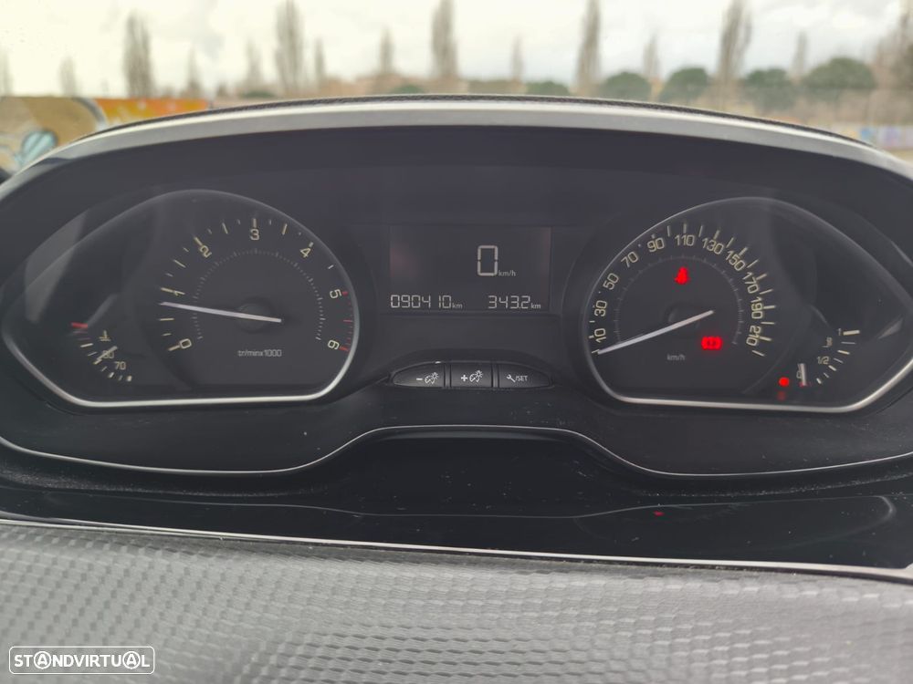 Peugeot 2008 1.6 BlueHDi Style - 16