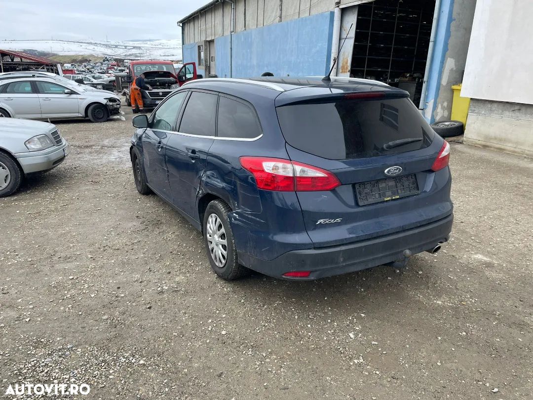 Dezmembrez piese Ford Focus 3 - 1