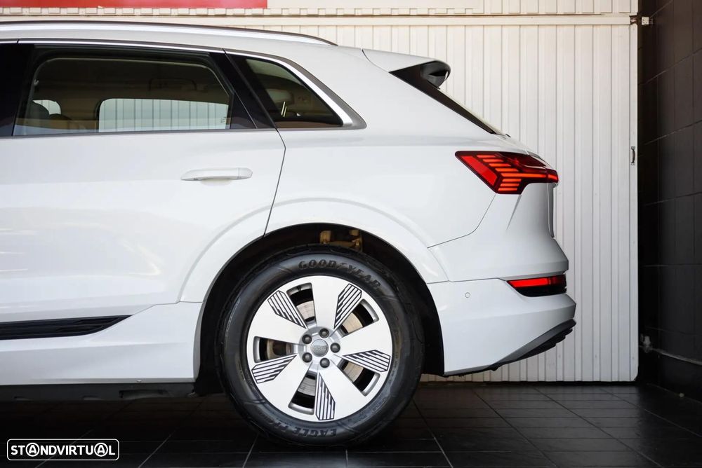 Audi e-tron 55 quattro - 11
