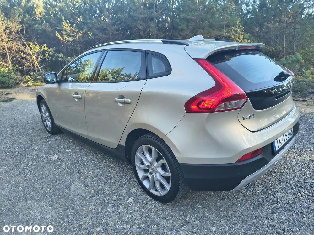 Volvo V40 Cross Country - 19