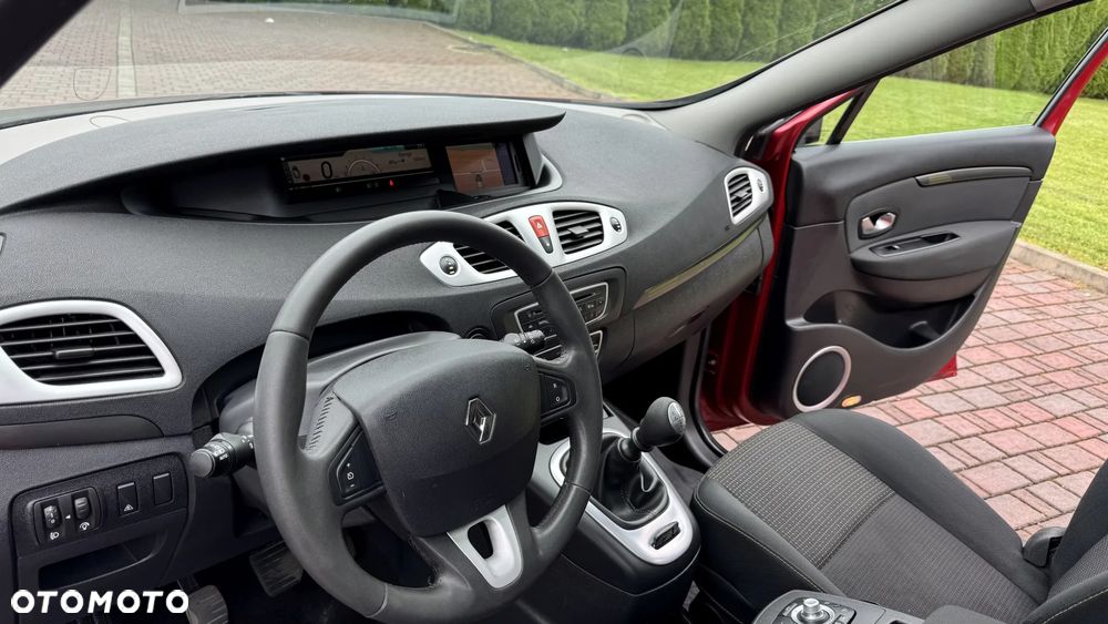 Renault Grand Scenic Gr 1.6 16V Luxe Privilege - 25