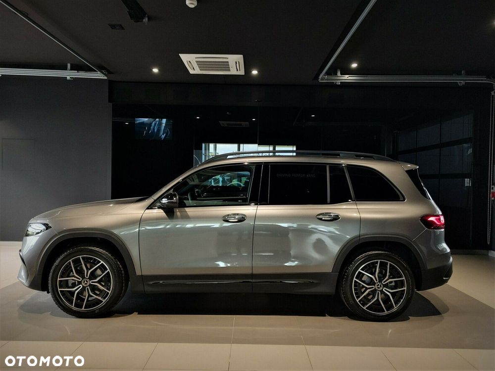 Mercedes-Benz EQB - 2