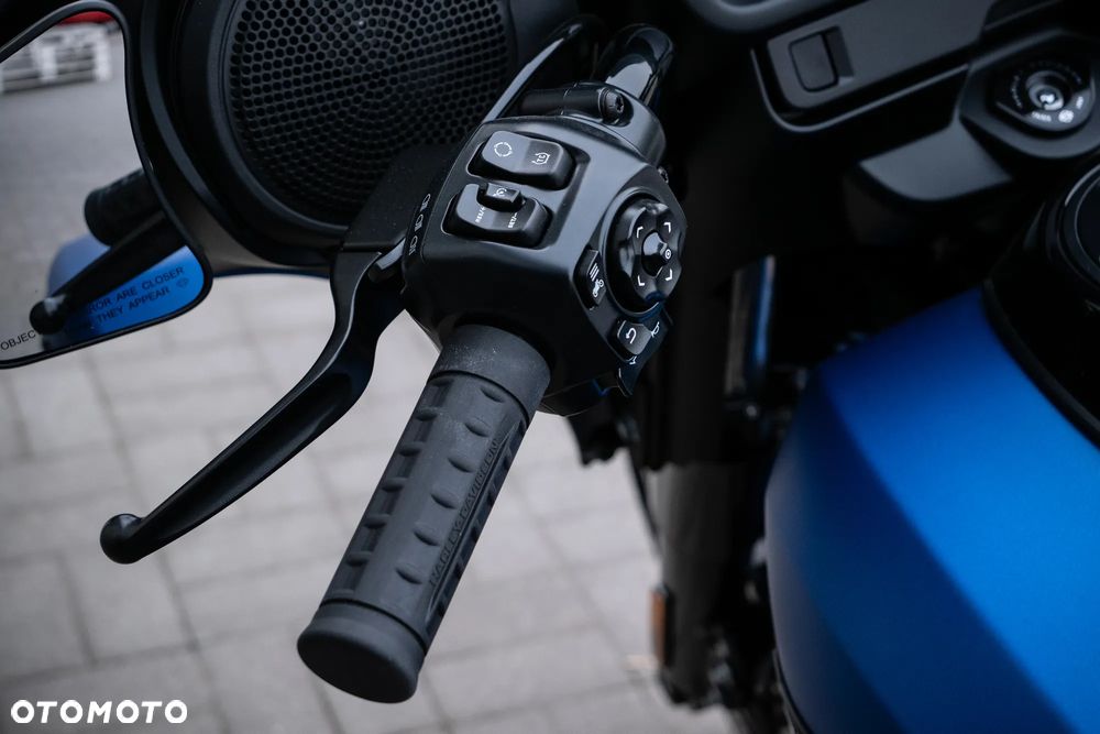 Harley-Davidson Touring Street Glide - 38