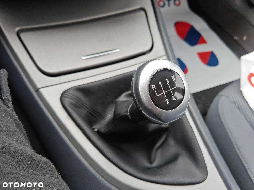 BMW Seria 3 318i - 22