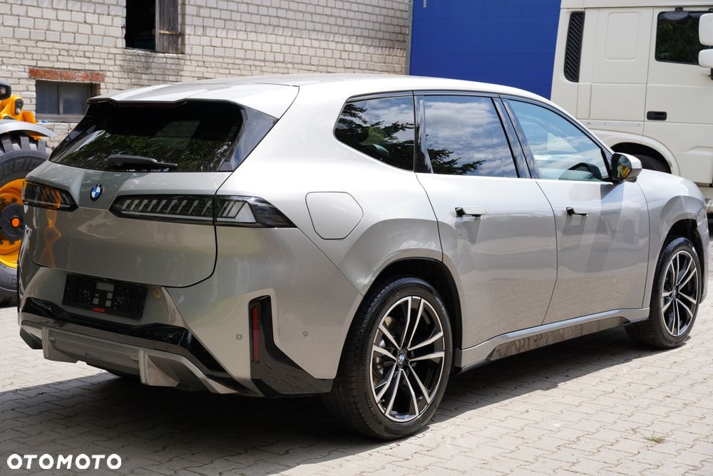 BMW iX3 - 8