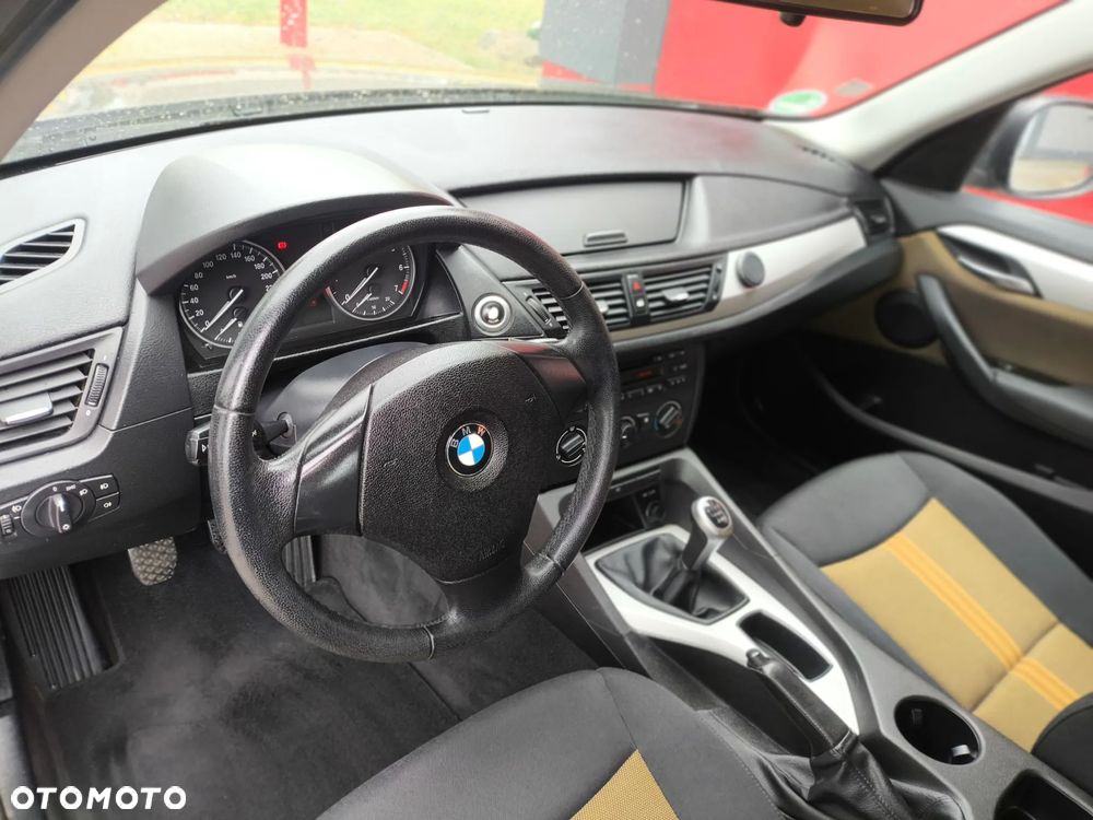 BMW X1 sDrive18i - 19