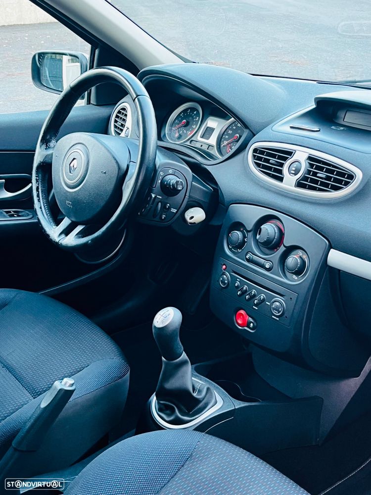 Renault Clio Sport Tourer - 13