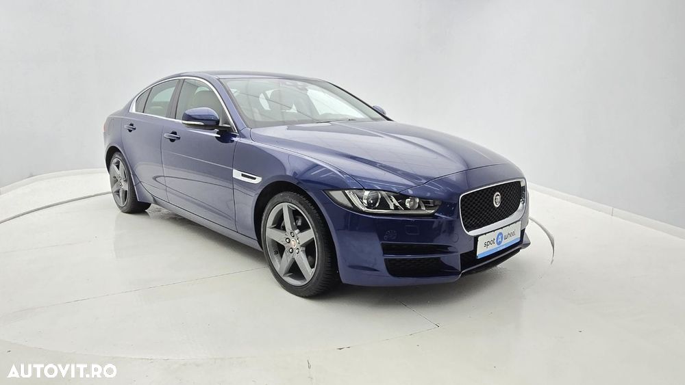 Jaguar XE - 4