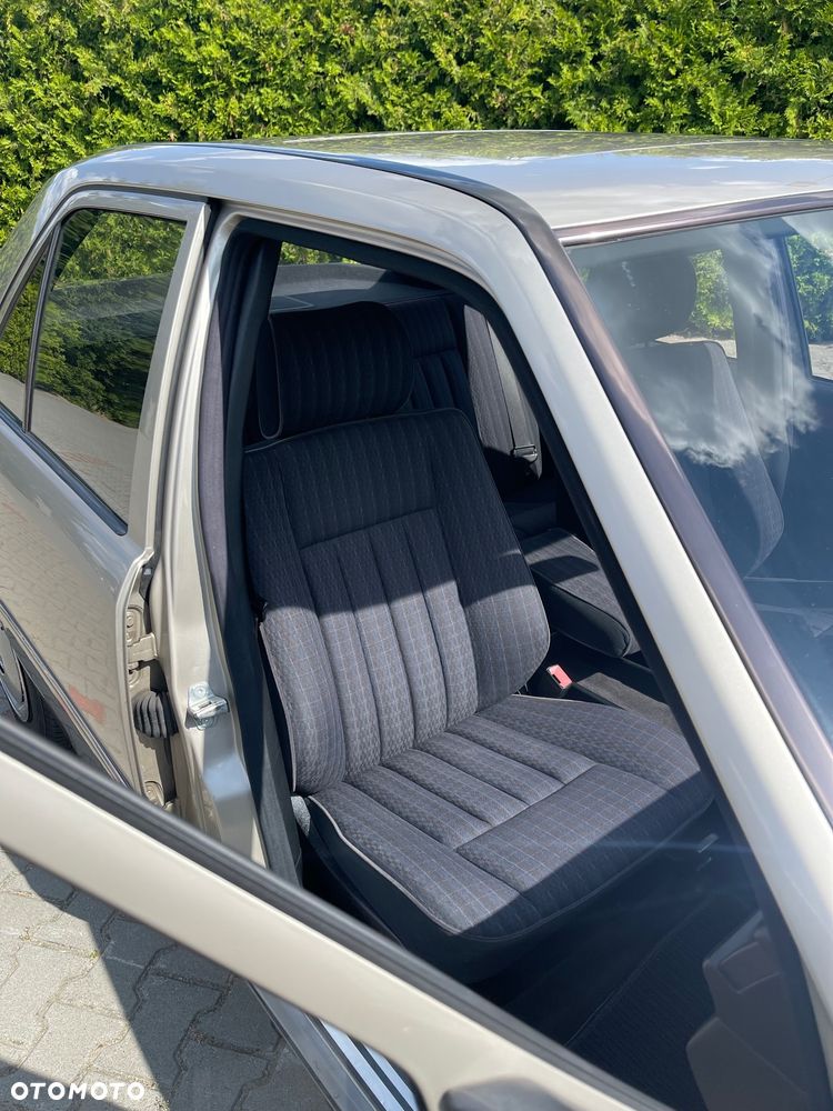 Mercedes-Benz Klasa E - 7