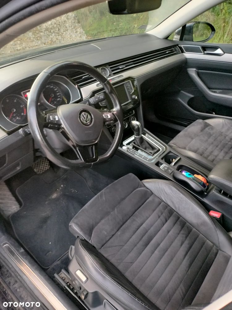 Volkswagen Passat - 12