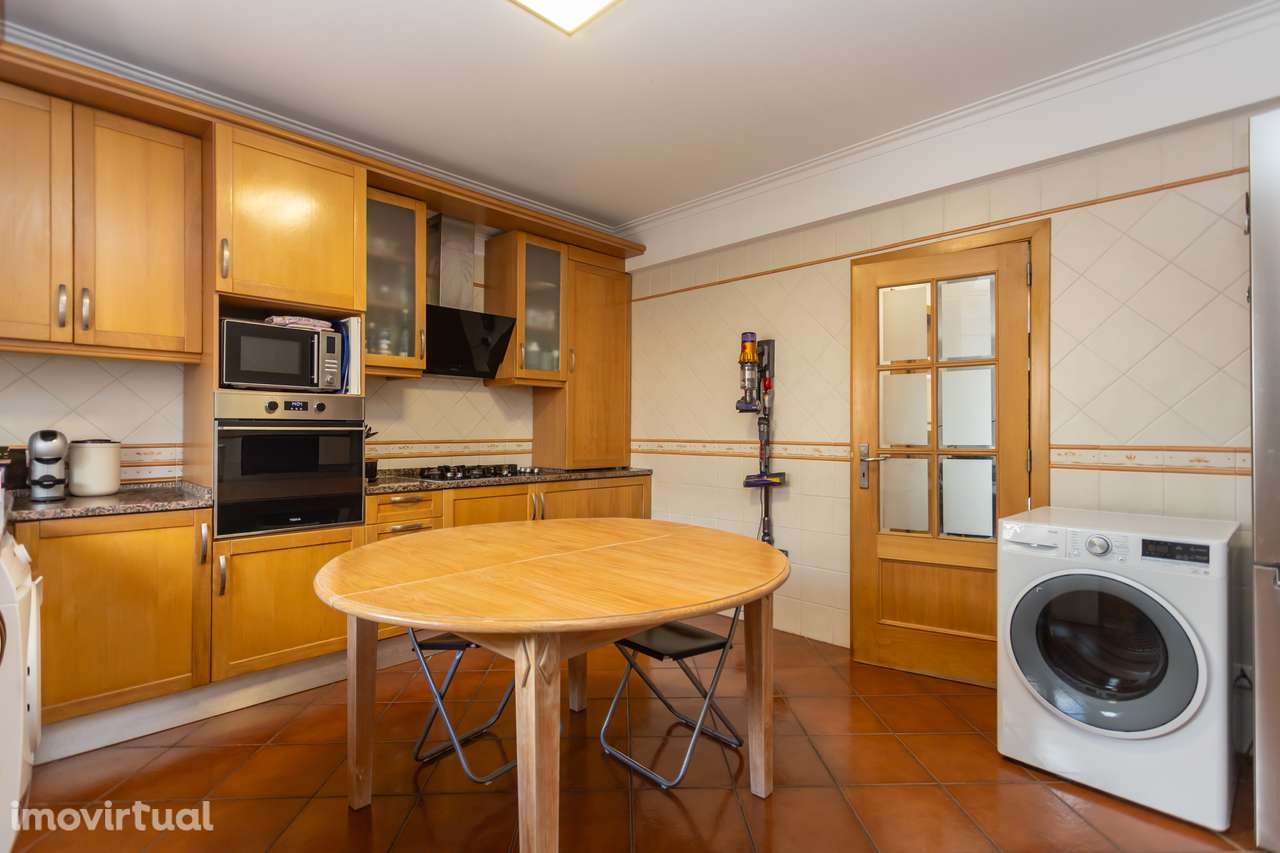 Moradia em banda situada na Quinta do Conde - Grande imagem: 5/33