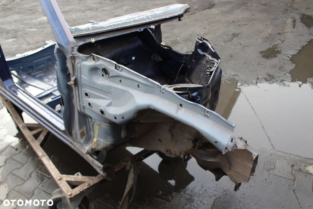 Mercedes E W124 ćwiartka przód prawa - 4