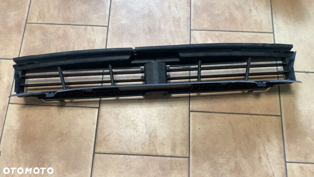 KIEROWNICA POWIETRZA ŻALUZJA DOLNA BMW G30 G31 LIFT LCI 5A218F6 LEKKO USZKODZONA EUROPA - 1