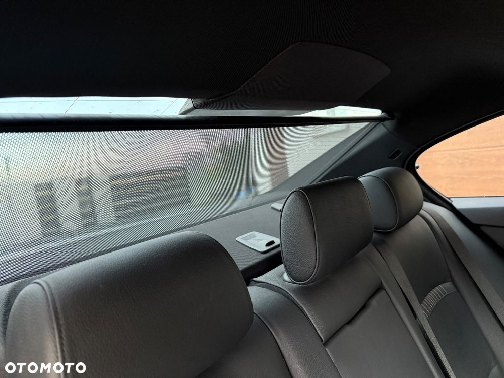 BMW Seria 5 535i Sport-Aut - 38