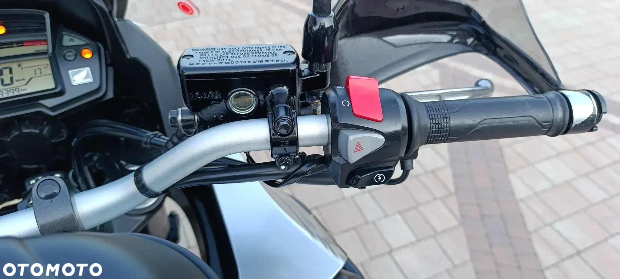 Honda VFR - 12